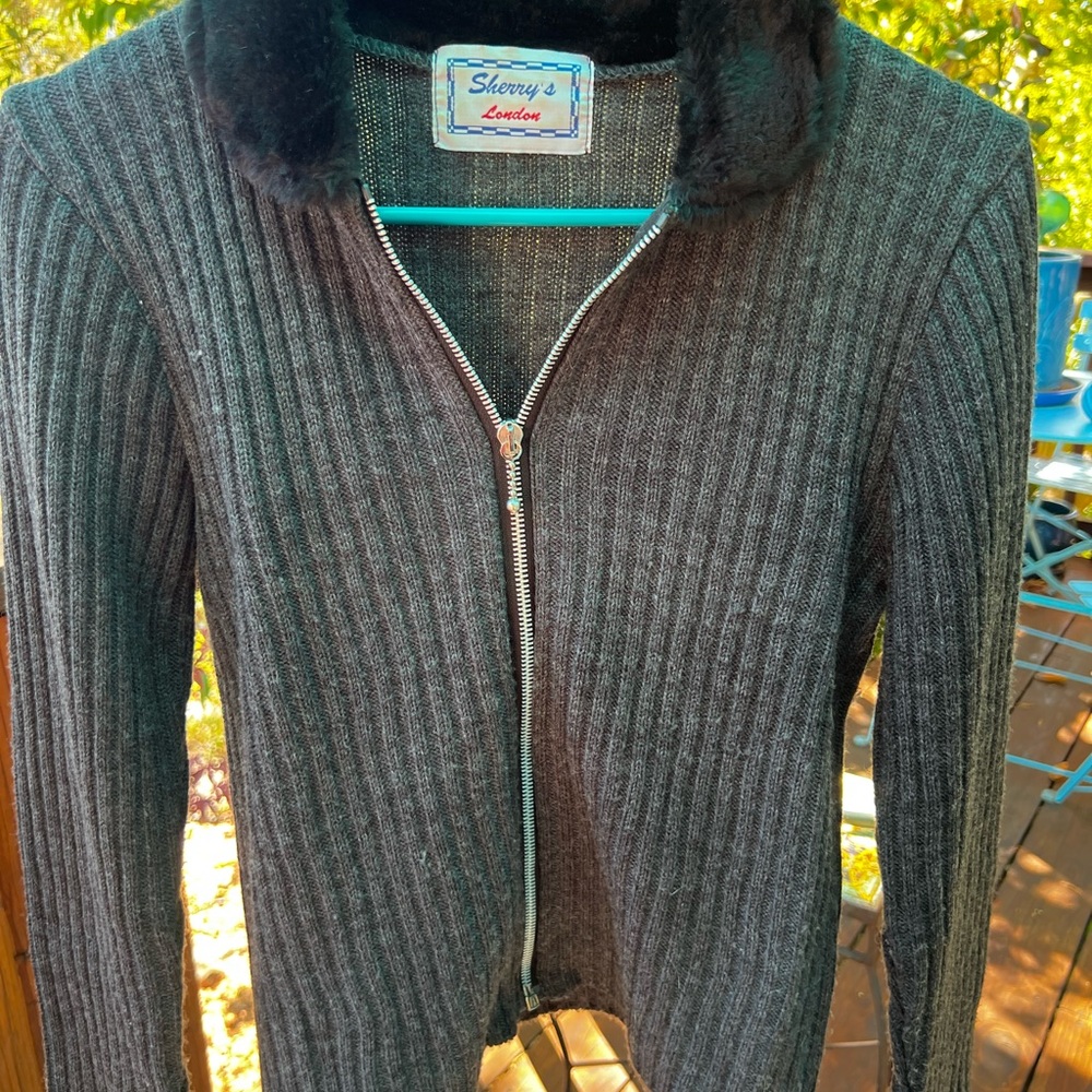 Sherry’s of London Gray Sweater with faux fur collar